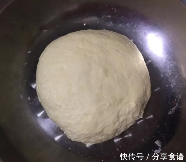  好吃|西葫芦馅饼这样做，柔软又有嚼劲，比炒着吃好吃多了