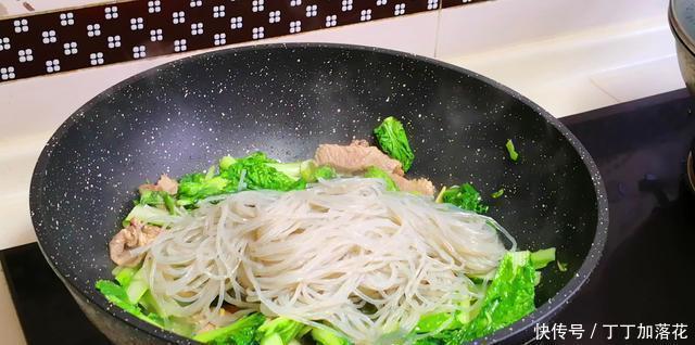  小白菜|小白菜和粉条怎么做才好吃诀窍在这里，鲜香美味，做一锅吃不够