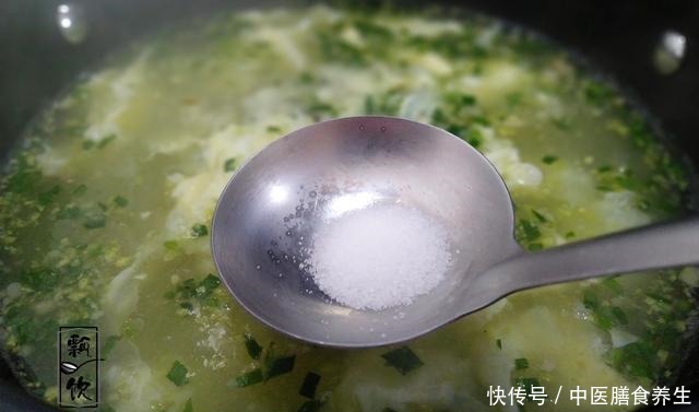 好喝|若家里只剩面粉,教你做美味热汤,每人秃噜两大碗才过瘾,特好喝