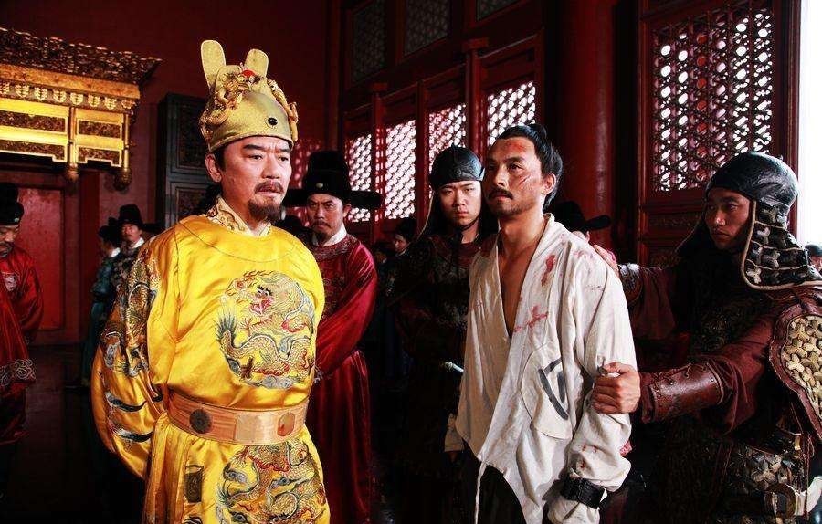 扮成|朱元璋微服私访，扮成乞丐去要饭，为何回来后连杀五位大臣？