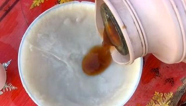 美食|大妈街边卖小吃,3元2个,打开锅盖竟是一堆碗,翻开后原来是它