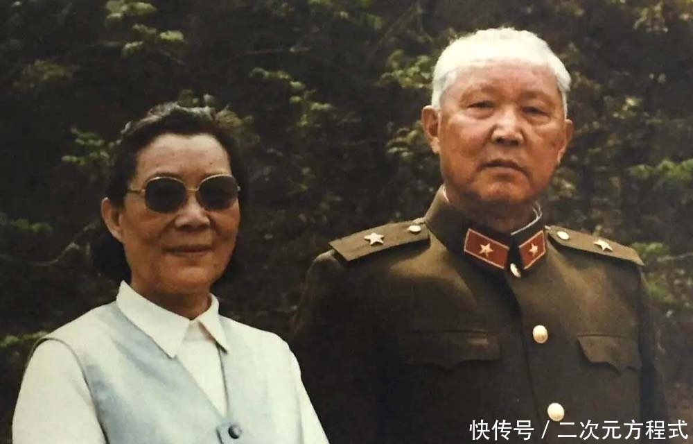 敌人|开国少将跳下悬崖，敌人怕他没死，又扔下去一颗手榴弹