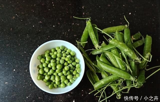 胡萝卜|煮饭加它，又香又软真好吃，3岁的孩子都能吃2碗，懒妈妈快学