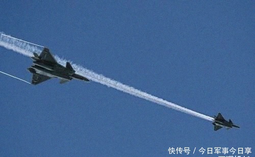 亮相|歼20增重版亮相,它又不搞近距格斗,为何要上矢量推力喷管?