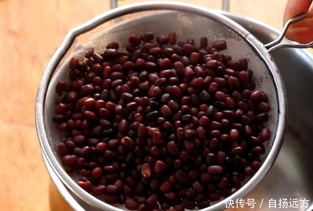 超爱|家里有红豆的可以试试新做法,细腻香甜,Q弹有韧劲,小孩超爱吃