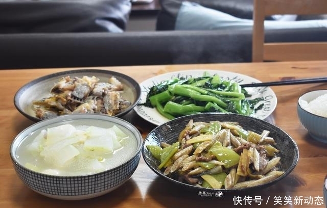 藕带|晒一家三口的晚餐,不精致但好吃又营养,全部吃光光,从不点外卖