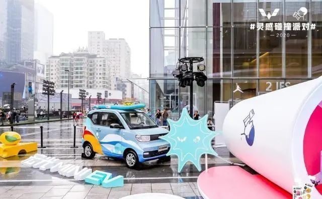 对方|有点意外!喜茶“爱”上了五菱宏光