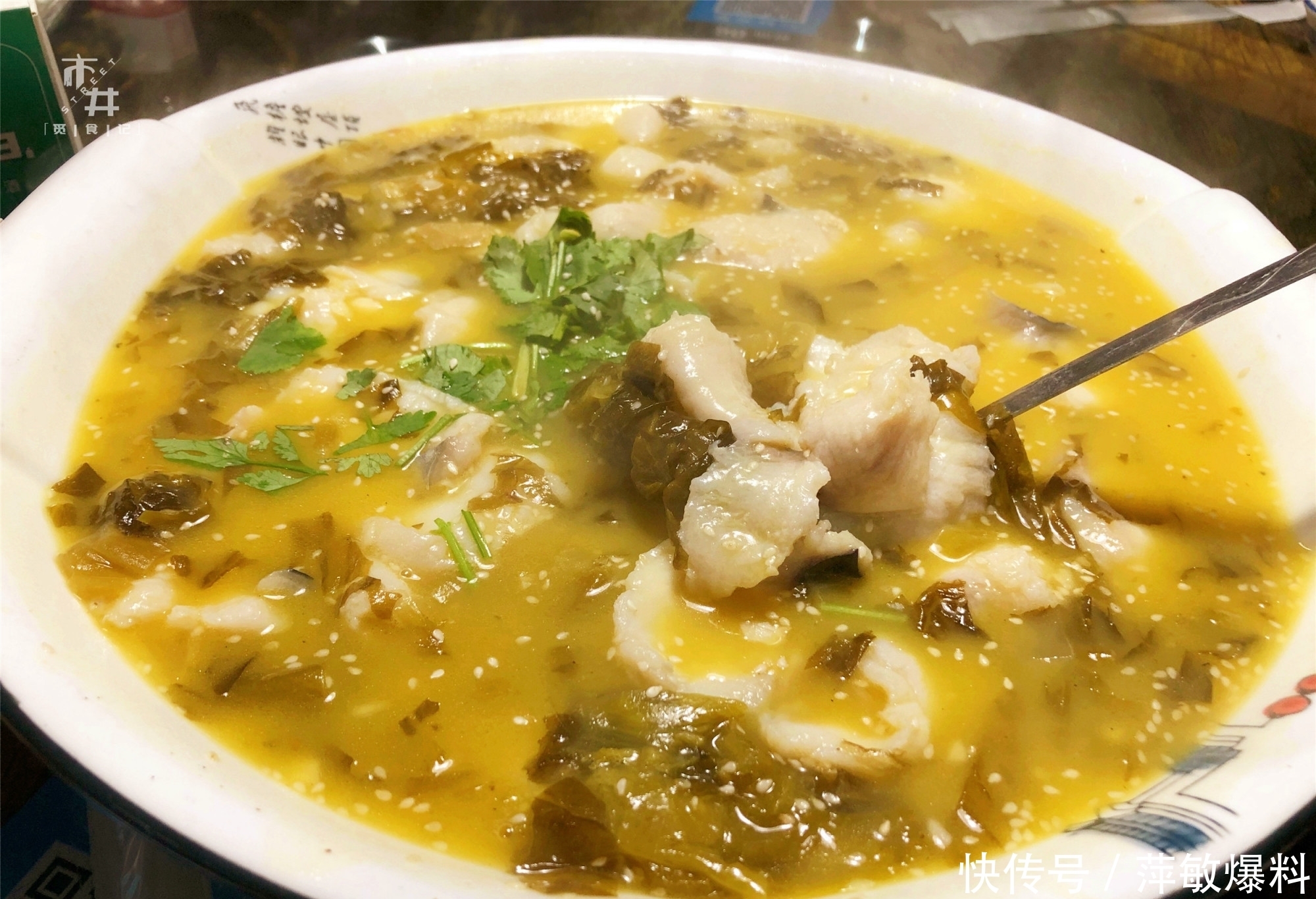 江小白|侄子考上好大学请吃饭,330元点7盘硬菜,年轻人喝的酒真接受不了