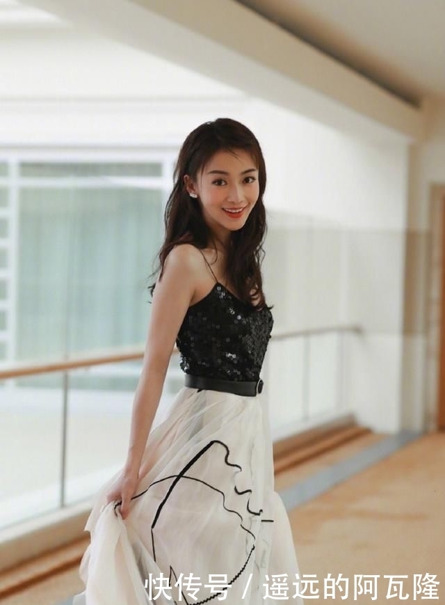 挑选|初入职场女生，如何挑选第一件“年会裙”？跟着明星这样穿，超美