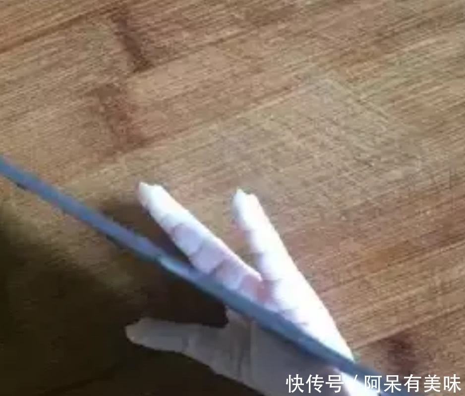 香辣鸡爪|女人不想变成“黄脸婆”，那得常吃这道菜，不懂吃就太可惜了！
