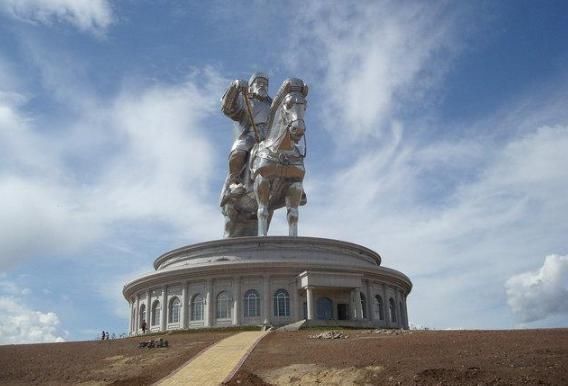 气势|蒙古国花费410万美元,建立最大成吉思汗骑马雕像,气势威严