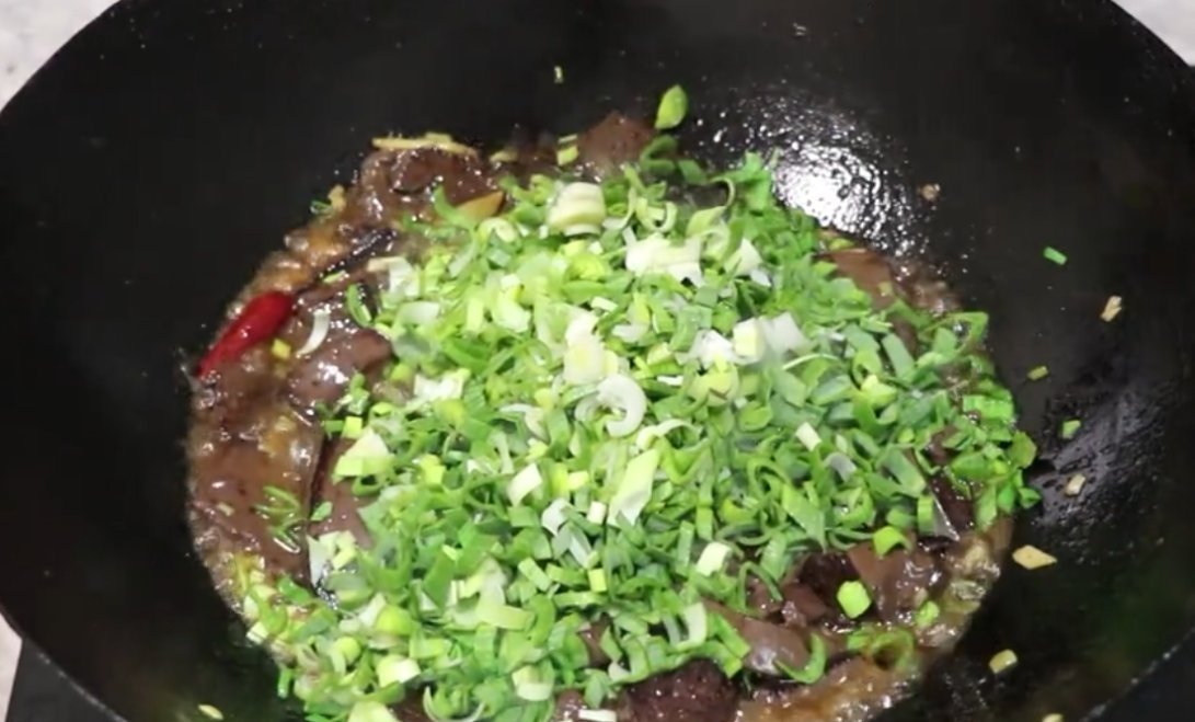 不错|猪血最美味的吃法,香辣美味,猪血Q弹爽滑,是一道不错的家常菜