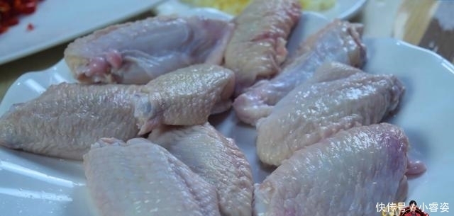 香辣|剁椒鸡翅最好吃的做法,简单美味香辣下饭,看看你喜欢吃不?