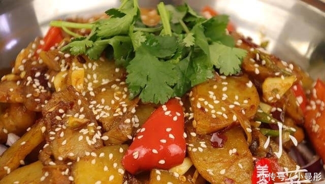 干锅|干锅土豆片家常做法,脆嫩鲜香,香辣可口,学会再也不用去饭店了