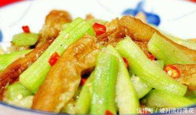 油条|丝瓜加两根油条,清香爽口,夏天吃起来清爽开胃,下饭又解馋!