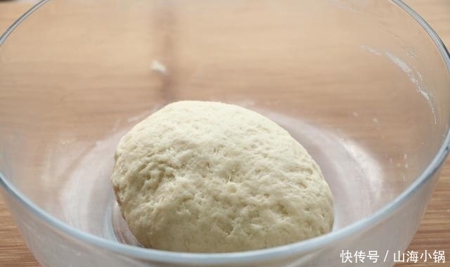 食材|家里有面粉试试新做法,层次多又酥脆,食材简单,做法一看就会