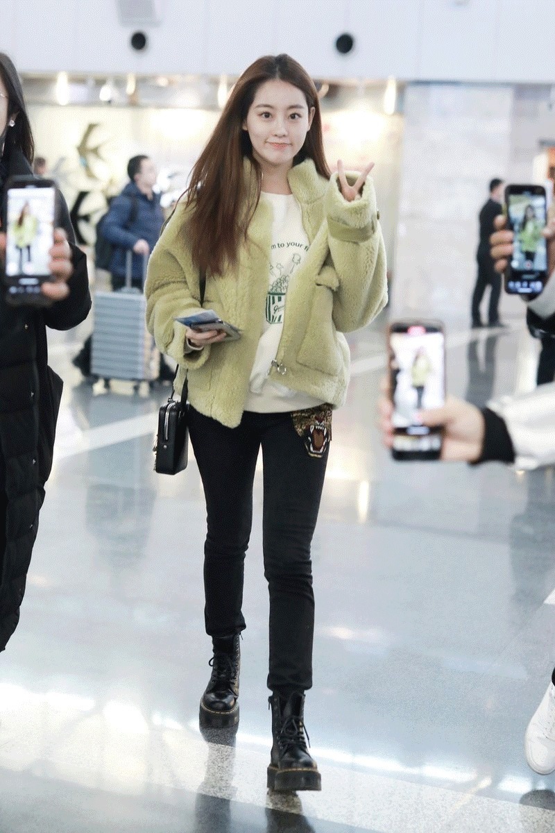 棉袄|大棉袄穿着太老气,一身羊羔绒保暖又时髦,让你气质大提升