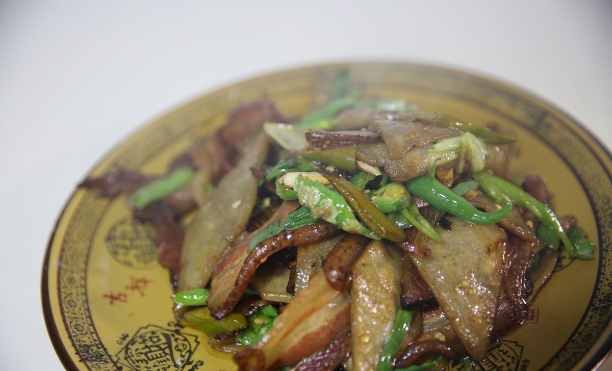 小镇|85后美女厨娘,选食材很挑剔,小镇上的人都爱吃她做的家常菜