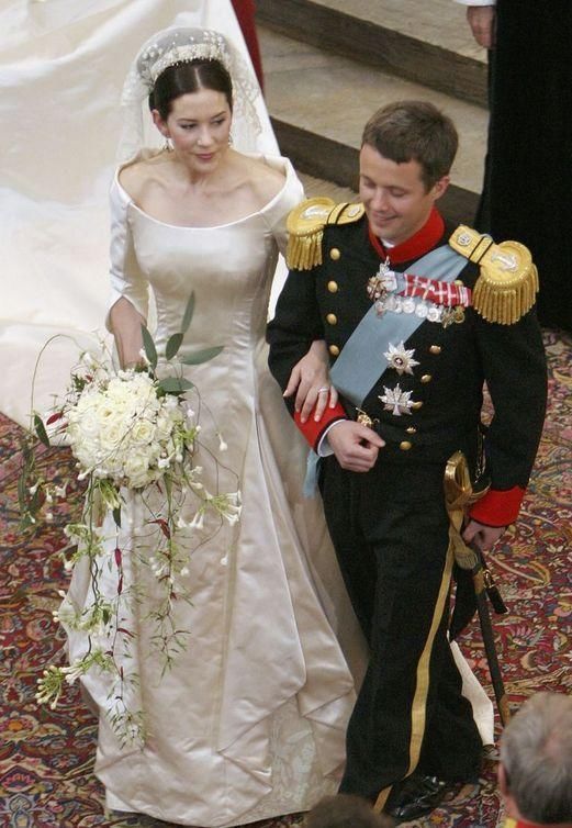 婚纱|百年婚纱秘史原来以前的新娘还不止会穿白婚纱