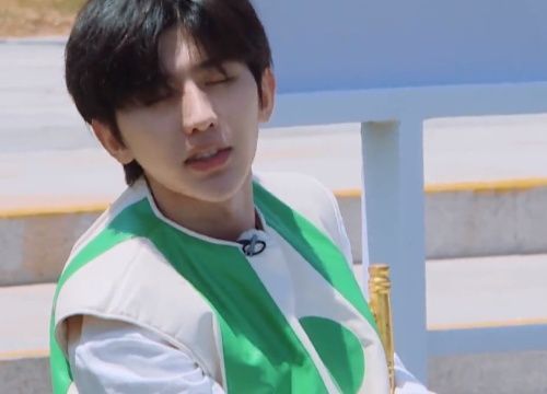 看台|跑男看台座位baby张翰距离远,蔡徐坤何穗避嫌,只一组不同