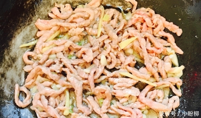 生抽|腌肉时,别只放盐!厨师长:多加“2种料”肉质嫩滑还入味