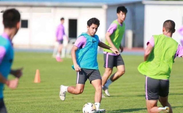  前锋|新希望！19岁华裔孔卡有望实现中超首秀，或解决国足大问题