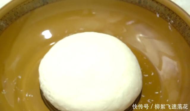 做法|糯米从小吃到大,还是这种做法最好吃,鲜香软糯,没菜也能吃8个