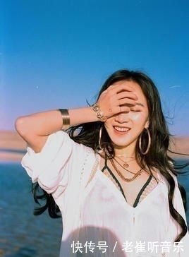  帮忙|孟佳居然抽烟，助理帮忙遮掩，画面过于真实