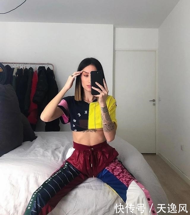 时髦|这位法国小姐姐的混搭技术,让你时髦到炸街,学起来却毫不费力