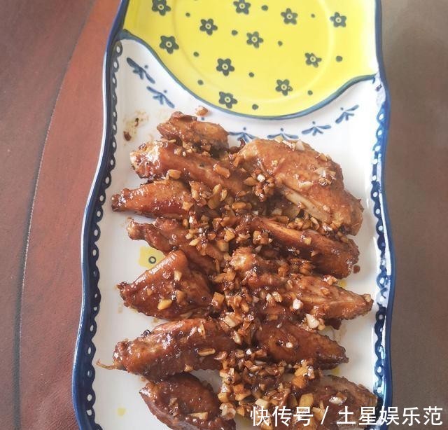 鸡翅|蒜香鸡翅,蒜香黑胡椒味道棒棒的