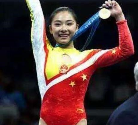 退役|从奥运冠军到女明星,41岁刘璇拼二胎,孕晚期带大肚倒立劈叉