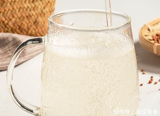 身上|买白酒时,不管什么牌子,只要瓶身上有“这5个字”,都是酒精勾兑酒