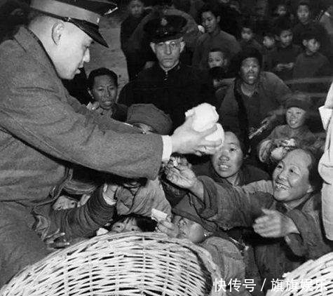 吃饭|老照片: 民国时期人们吃饭旧照, 贫穷的让人忍不住想哭!