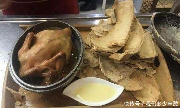 吃饭|餐厅吃饭，因好奇点了一个“面包鸡”，服务员切开后，集体傻眼了