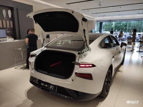 新能源汽车|买一辆概念车是什么感觉小鹏P7简单上手体验