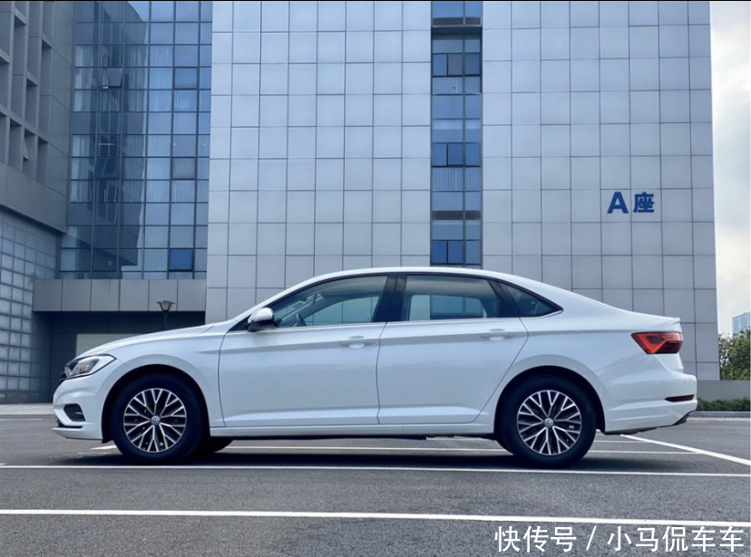 价格|大众速腾提车记,行驶质感不亚于中级车。全款优惠3.3万算便宜吗