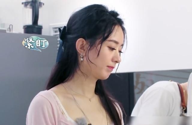 产后恢复|赵丽颖穿露脐装剁肉,可全网注意力都在她肚子上,是我眼花了