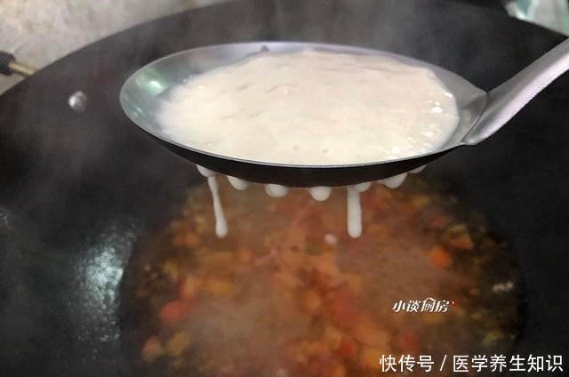 口感|做疙瘩汤时,学会这一个妙招,做出来疙瘩颗粒均匀,口感好