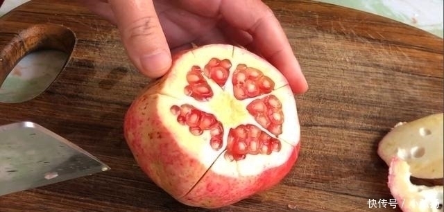 机关|吃了20年石榴才知道,石榴上有个“小机关”,3秒剥好不脏手