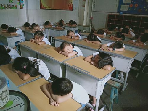 影响|孩子经常熬夜超过11点,除了身高,还有这三个方面易受影响