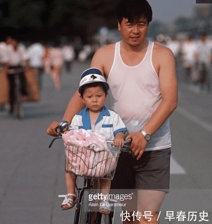  日子|美国人拍摄的30年前中国夏天: 没有空调的日子, 人们是这样过夏天的