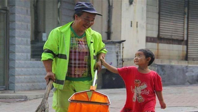  工作上|“你爸就是个送外卖的”，父亲的职业遭同学嘲笑，孩子霸气回怼