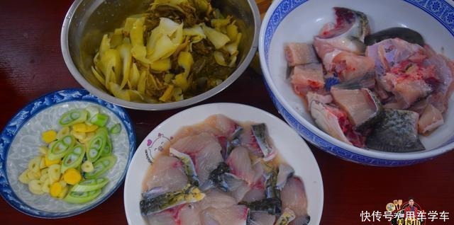 详细|酸菜鱼讲解最详细的家庭做法,汤白肉嫩做法讲究,一大盘不够吃