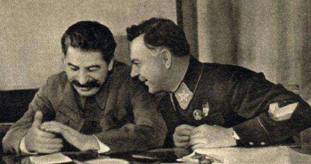 北高加索|斯大林的左膀右臂,这两位苏联元帅为何如此幸运布琼尼一语中的