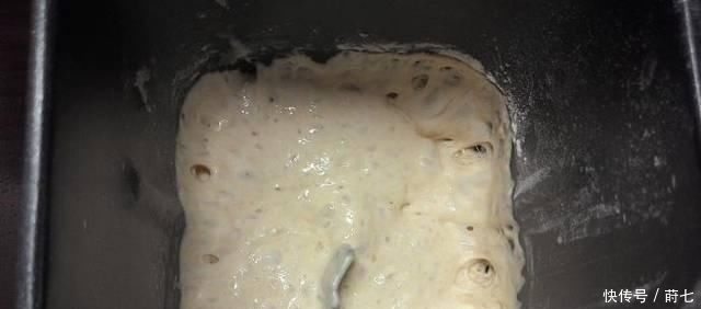  柔软|美食如此简单：一碗面粉一袋牛奶，教你在家做吐司，柔软拉丝有弹性！