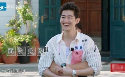  脱妆|蔡徐坤录跑男底妆有多厚被高压水枪冲到脱妆，鼻子的角度太奇怪