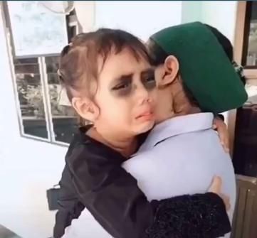 举动|孩子爱玩手机怎么办妈妈一个举动让女儿放下手机，网友学到了