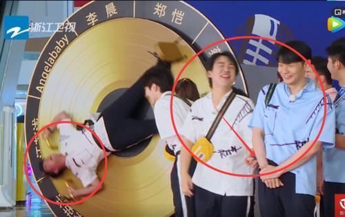 转盘|郑恺玩转盘头部充血谁注意到郭麒麟做了什么人品太重要