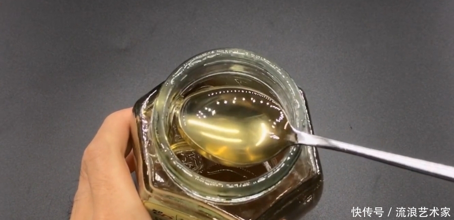 家人|今天才知道，这5种食物不怕过期，放越久越值钱，看完提示家人