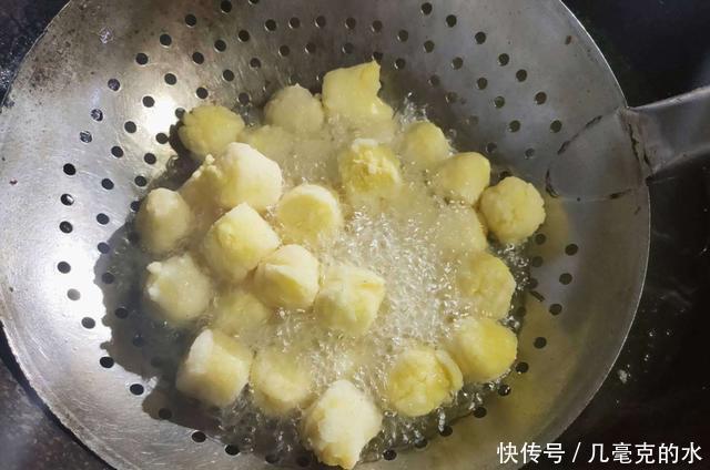  红烧|做红烧玉子豆腐挂糊厨师长教你正确做法，外酥里嫩、汁香味美